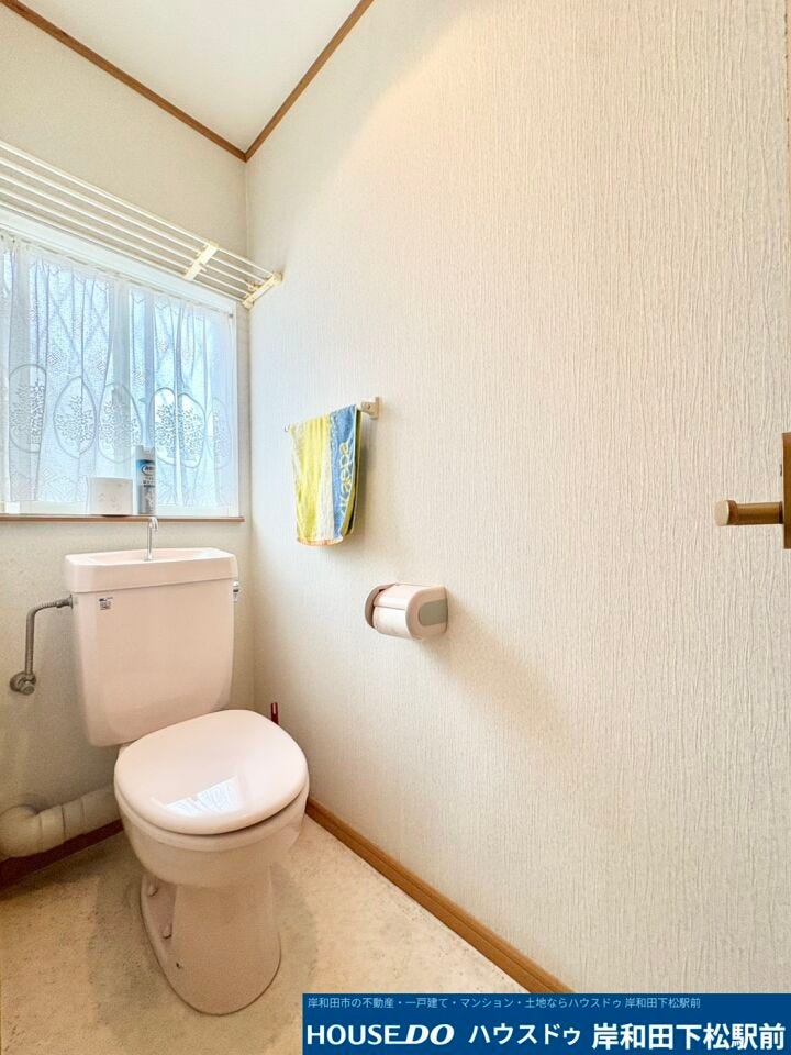 2階トイレ。トイレは2か所ある為、忙しい朝もトイレの待ちの心配いりません♪