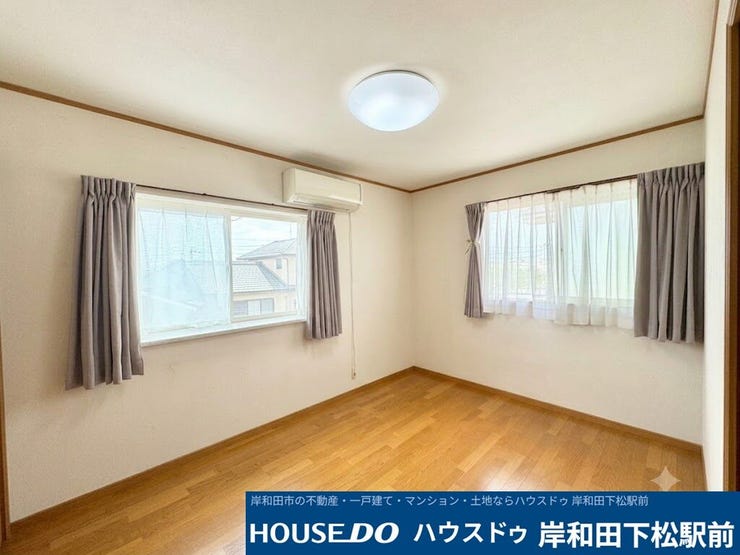 3階6帖洋室。南向きで明るい空間です♪