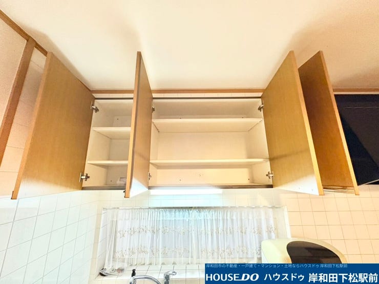 キッチンの吊戸棚です。収納が多く作業スペースでお料理に集中できそうです♪