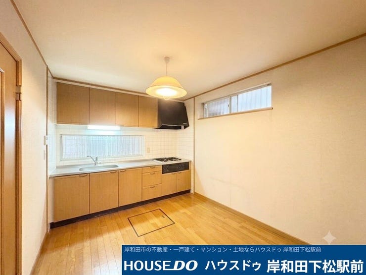採光窓もあり、明るいキッチンです♪収納スペースも多くスッキリとお使い頂けます♪