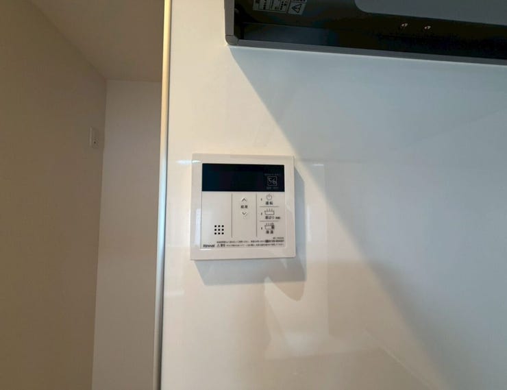 キッチンからお湯張りや温度調整ができ、忙しい毎日の家事もスムーズです。