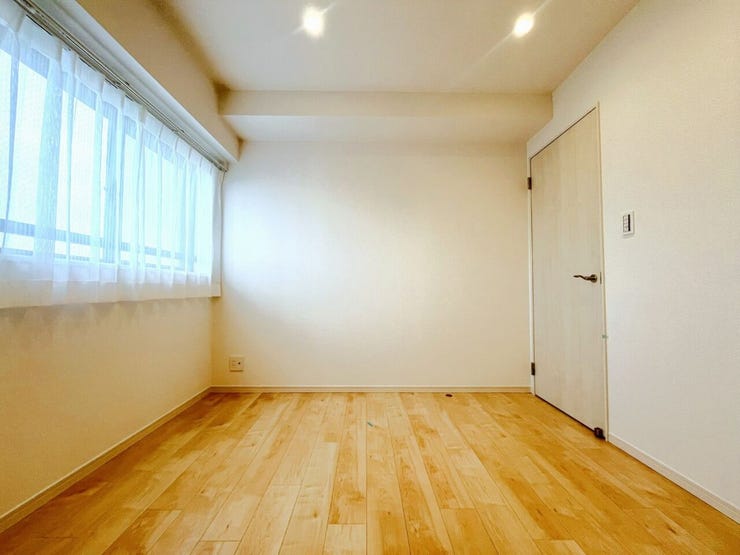 お子様の成長と共に「住まい方」も変化していきます。居室にはクローゼットを完備し、自由度の高い家具の配置が叶うシンプルな空間です