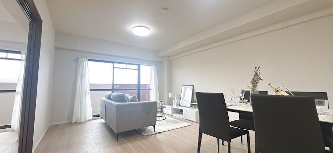 家具を配置しても広さを感じられる、ゆとりのあるLDKです。