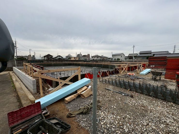 【東向きの土地】
東向きの土地は朝日が心地よく差し込み、一日の始まりを明るく快適に迎えられます!
家族が自然と笑顔になる爽やかな朝の光に包まれ、毎日を前向きにスタートできる魅力的な住環境です!