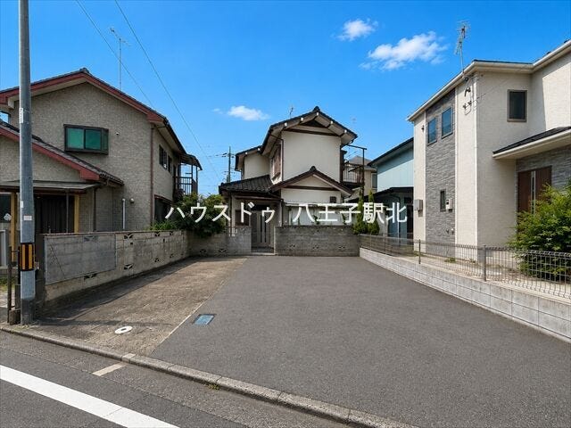 スーパーやドラッグストアなどが徒歩圏内に揃う生活しやすい住環境です!
※実際の写真から家具等を消すCG加工をしています。