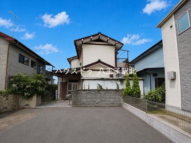 4LDKの間取り、駐車は6台可能です。
※実際の写真から家具等を消すCG加工をしています。