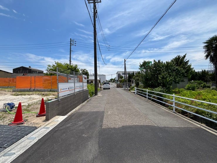 ◆西側道路 約5.0m お車の出し入れがラクラクです♪