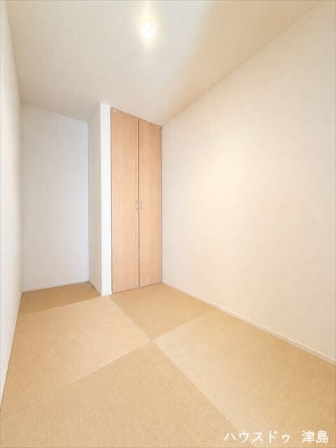 畳が敷いてある納戸は収納があり、居室としても活用できます。
※実際の写真から生活用品を消す加工をしています。