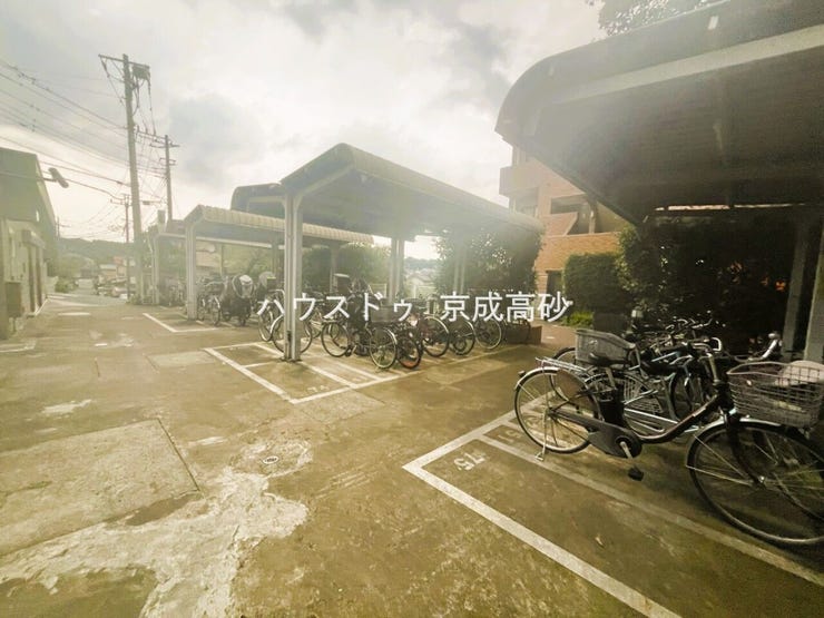 きちんと整備された駐輪場。住む方の心遣いが感じられます。空き状況は、お気軽にお問合せください。