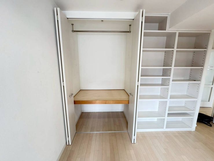 《洋室2 収納》
各部屋に収納スペースを確保しており、お部屋をすっきりとお使いいただけます。