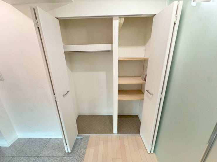 《収納》
各部屋にはもちろん、廊下部分や玄関周りにも収納スペースがあるのは嬉しいポイント◎