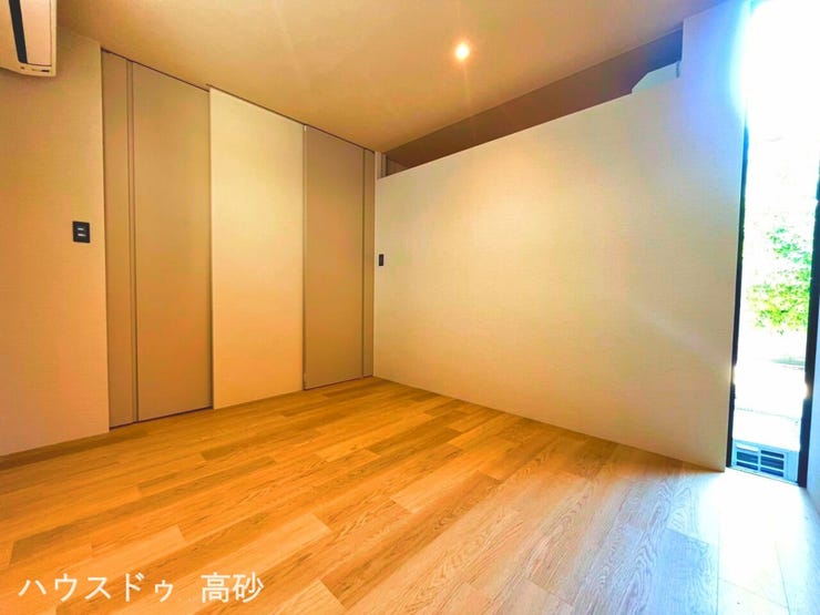 光と風を取り込み、心地よく過ごせる洋室です(撮影日:2026.6.12)