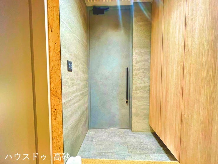 やさしい光が迎える、清々しい玄関スペースです(撮影日:2026.6.12)