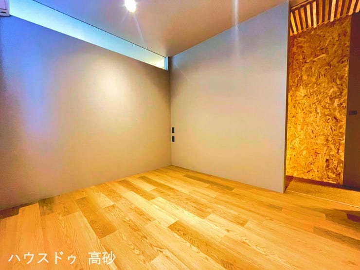 視線を遮る高窓設計で、安心して過ごせる空間に仕上げています (撮影日:2026.6.12)