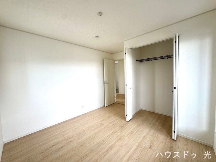 ■□■2階6.0帖洋室■□■寝室、書斎、趣味の部屋。家族の成長やライフスタイルに合わせ、様々な使い方ができる快適な空間です。