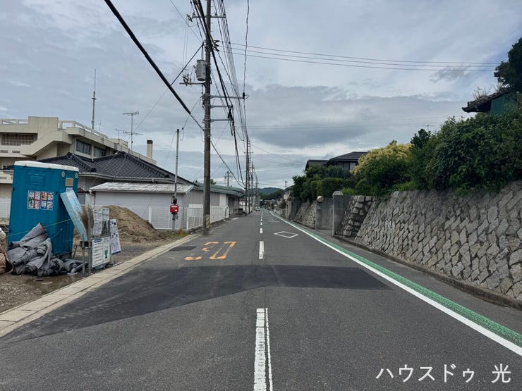 ■□■前面道路■□■南東側から北東方向を撮影。