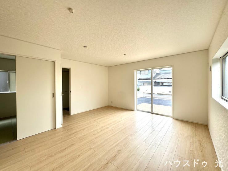 ■□■リビング■□■陽光が優しく降り注ぎ、ご家族の会話が自然と弾み、毎日が特別な時間へと変わります。