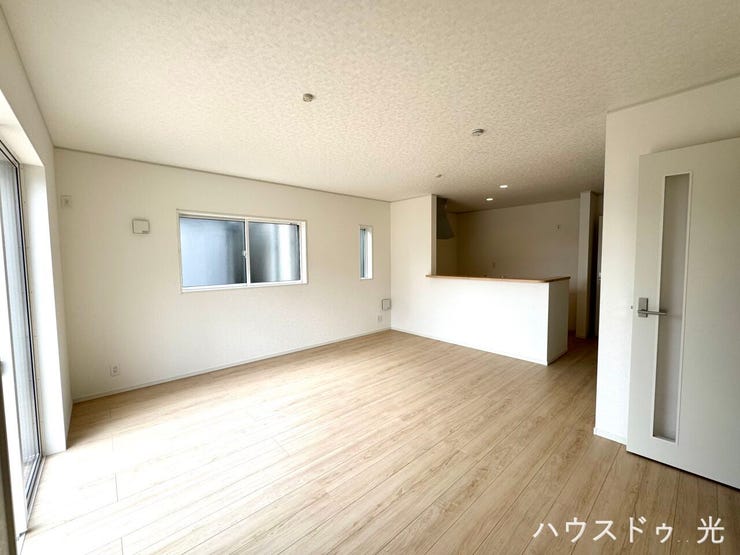 ■□■リビング■□■家族全員が集まってもゆとりのある空間は、自然と会話が弾む場所に 。未来のあらゆるシーンを明るく彩ります。