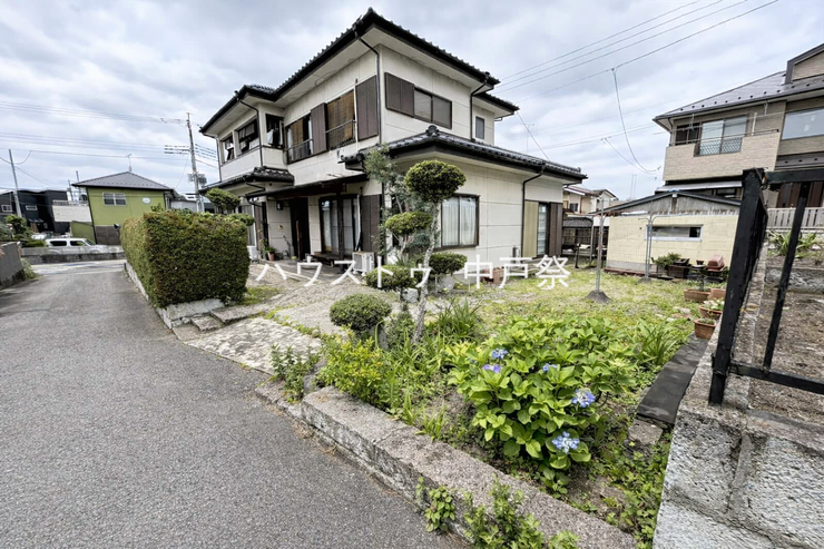 【外観】
更地渡しで安心スタート
建物解体済み・即建築可能。
余計な手間や費用がかからず、
お好きなハウスメーカーで自由設計できます
角地・整形地で陽当たりも良好
新生活のイメージがすぐ描ける土地です