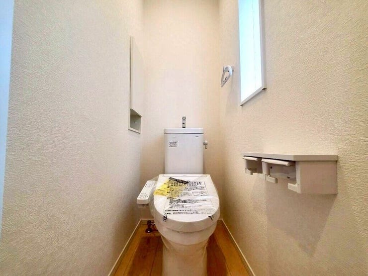 【Toilet】清潔感があり、落ち着いたデザインのトイレ。家族みんなが快適に使えます。