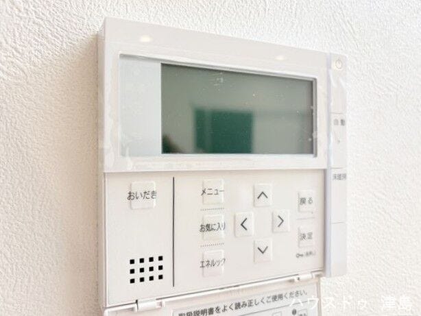 寒い冬にはもってこいの床暖房。ガスなので温まるのが早く、寒い日でも冷えやすい足元からしっかり温めてくれます。