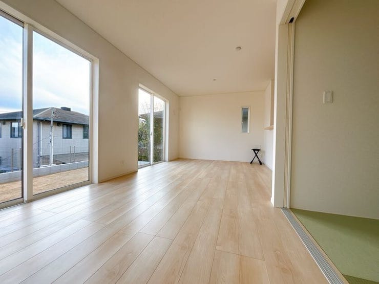 優しい色合いの室内です。
統一感があり、空間がより広く感じられます。