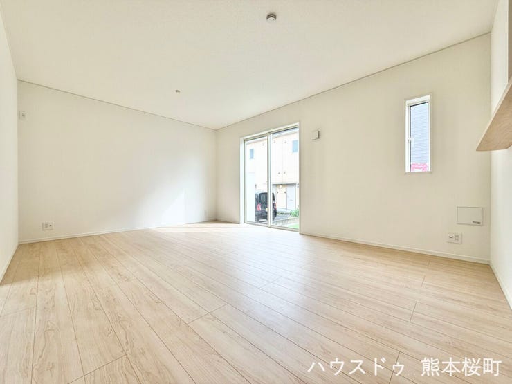 ■安らぎと笑顔の中心地■陽光が優しく降り注ぎ、会話が自然と弾む。ここでは、毎日が特別な時間へと変わります。