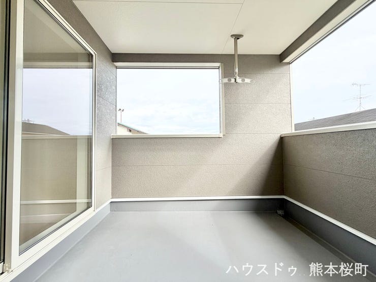 ■空の下の開放的な特等席■日光浴や読書、外の空気を感じながらリフレッシュ。暮らしを豊かにする、もう一つの心地よい空間です。