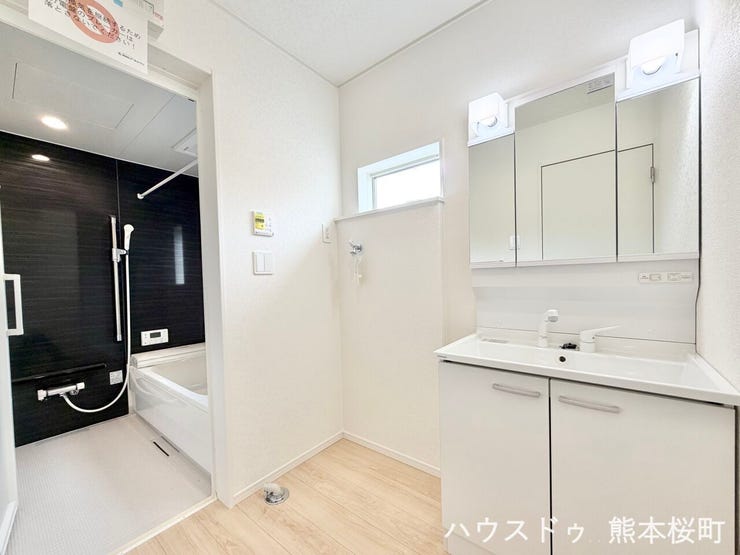 ■清々しいリフレッシュ空間■自分を磨き、気持ちを切り替える。心地よい光が差し込むプライベートスペース。