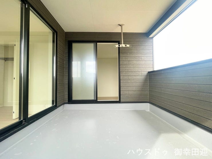■空の下の開放的な特等席■日光浴や読書、外の空気を感じながらリフレッシュ。暮らしを豊かにする、もう一つの心地よい空間です。