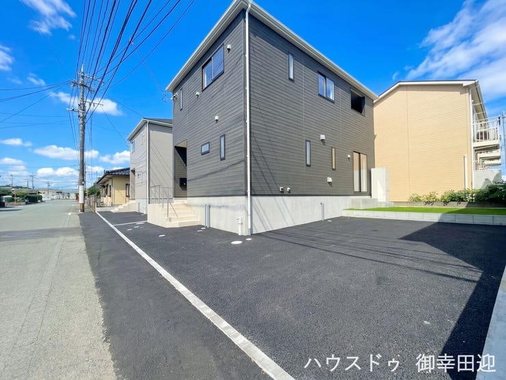 ■車と趣味の幅が広がる場所■単なる駐車スペースではない、洗車やタイヤ交換、DIYにも使える多目的な屋外スペースです。