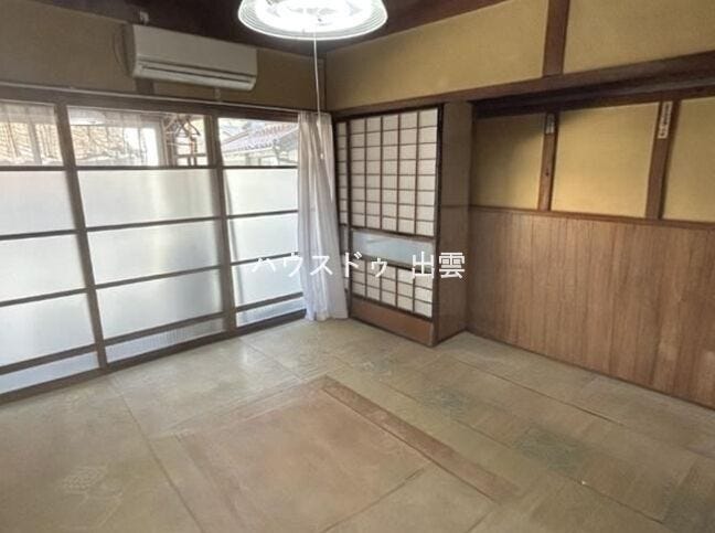 陽当たりの良さが実感できる1階和室。客間としても家族みんなの寛ぎの部屋としても多目的に利用できます。