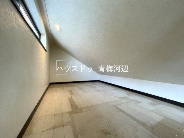 ロフト:収納だけでなく多目的に使えるロフトスペース。 季節物の収納はもちろん、趣味の空間やお子さまの秘密基地としても活躍します♪