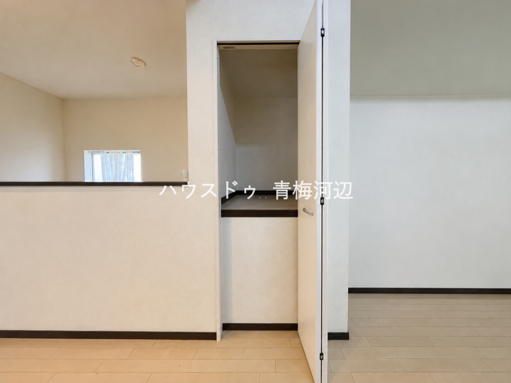 17.5帖リビング収納:あると嬉しいリビング収納。奥行きもあり、使いやすそうですね。※一部CG家具消し加工処理をしています。