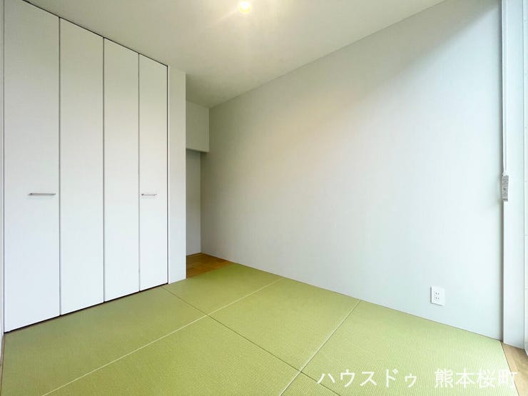 ■1階3.5帖和室■ゲストをもてなし、昼寝や家事にも使える、畳のぬくもりが心地よい多目的万能スペース。