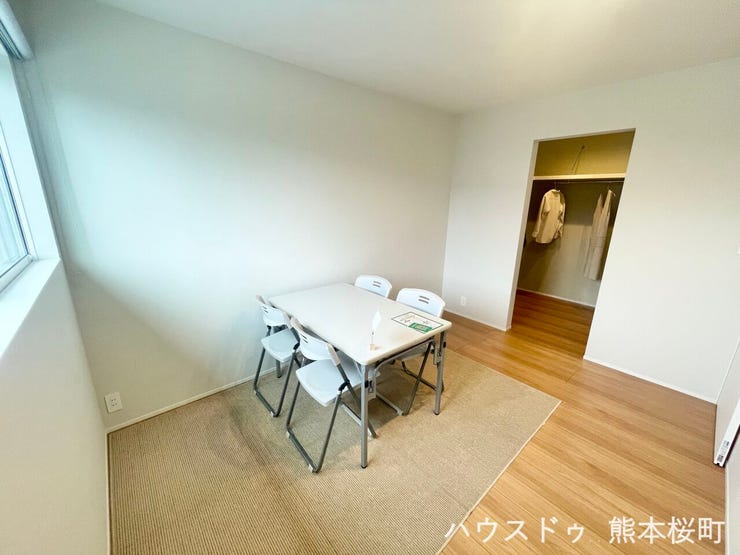 ■2階5.75帖洋室■寝室、書斎、趣味の部屋。家族の成長やライフスタイルに合わせ、様々な使い方ができる快適な空間です。