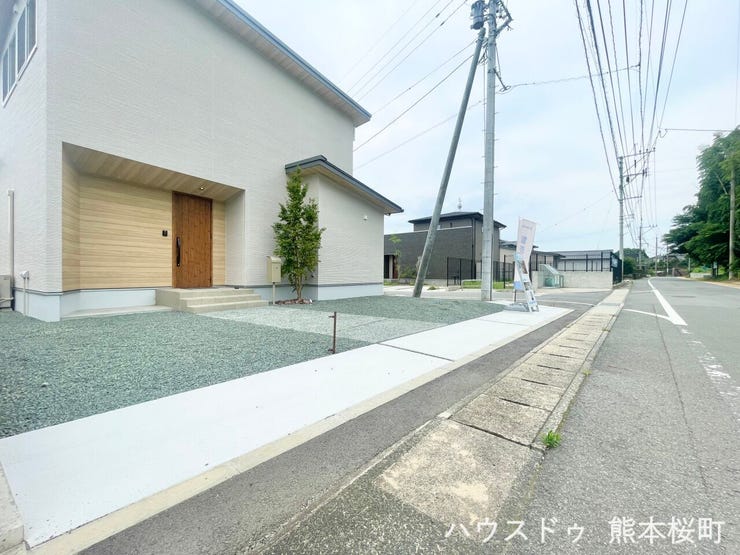 ■車と趣味の幅が広がる場所■単なる駐車スペースではない、洗車やタイヤ交換、DIYにも使える多目的な屋外スペースです。