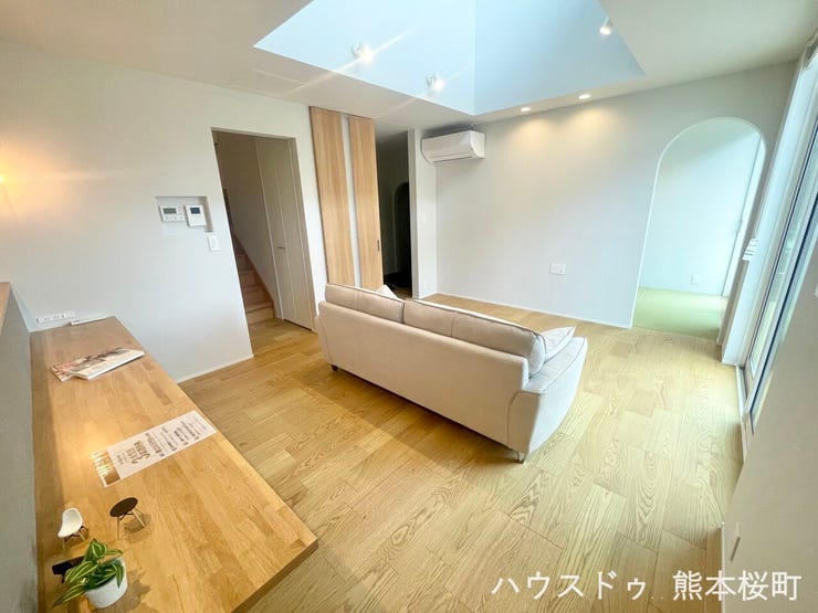 ■安らぎと笑顔の中心地■陽光が優しく降り注ぎ、会話が自然と弾む。ここでは、毎日が特別な時間へと変わります。