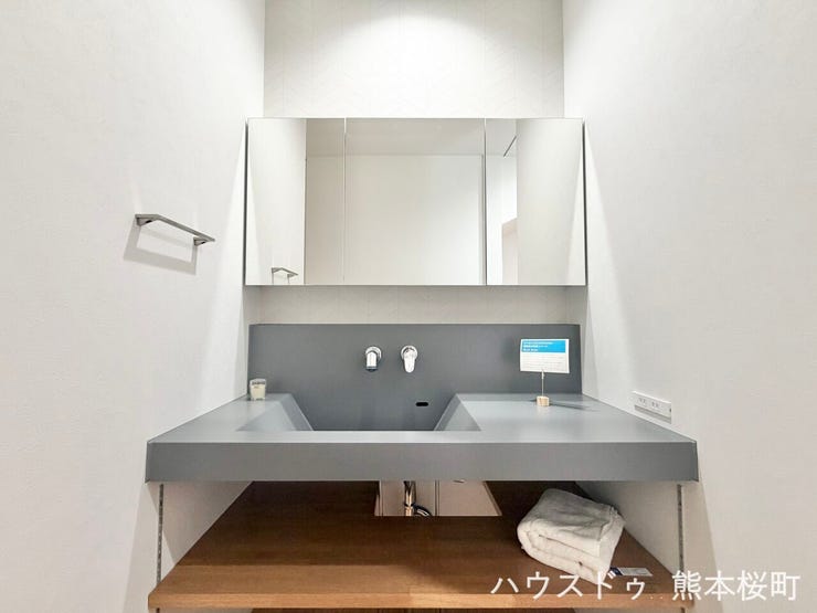 ■清々しいリフレッシュ空間■自分を磨き、気持ちを切り替える。心地よい光が差し込むプライベートスペース。