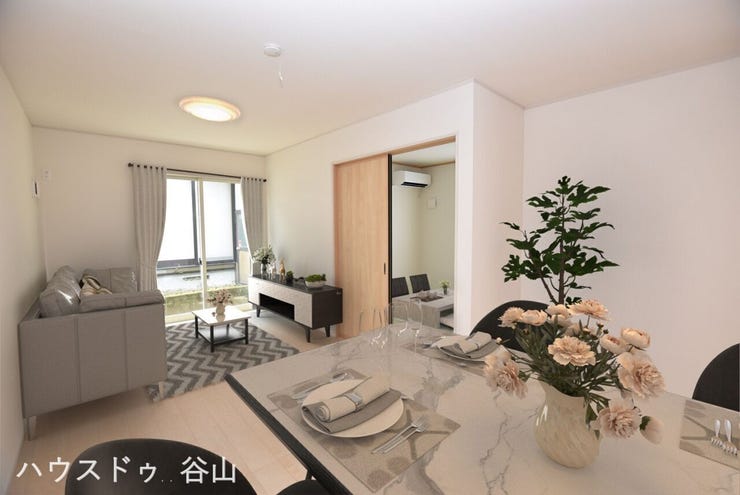 【過去施工例】明るく開放感のあるLDK空間。家族で過ごす時間をイメージしやすい施工例です。