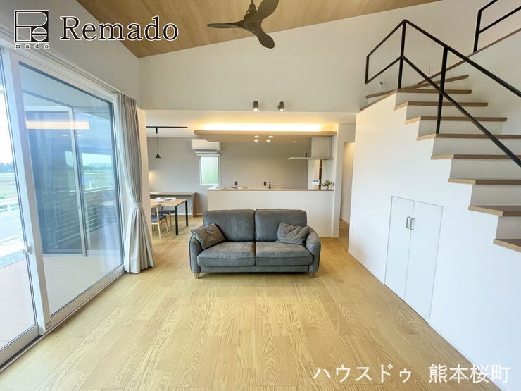 ■家族の笑顔が集う中心地■お気に入りの家具を迎え、窓からは心地の良い光が差し込みます。