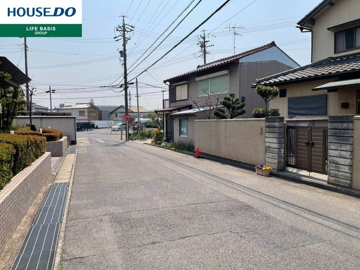 【前面道路】閑静な住宅街となっております。車通りも少ないので駐車も安心です。お子様のいるご家庭は安心して送り出せますね♪現地を実際に見ていただくことでしか分からない情報が沢山あります!