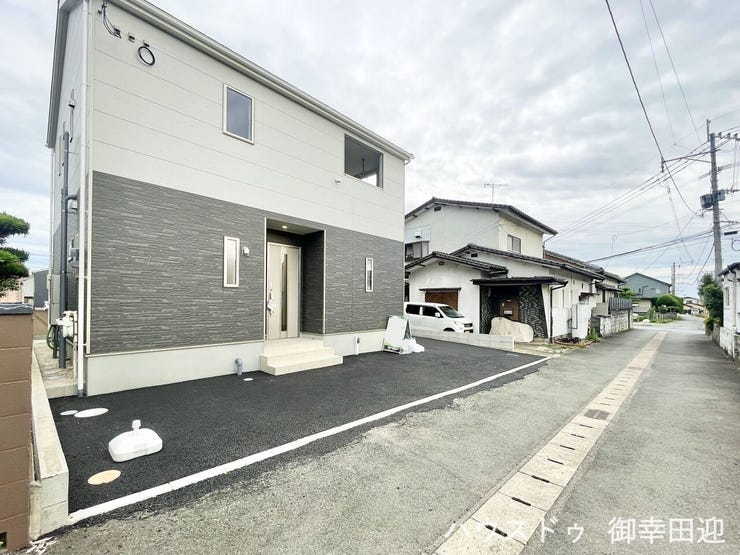 ■車と趣味の幅が広がる場所■単なる駐車スペースではない、洗車やタイヤ交換、DIYにも使える多目的な屋外スペースです。