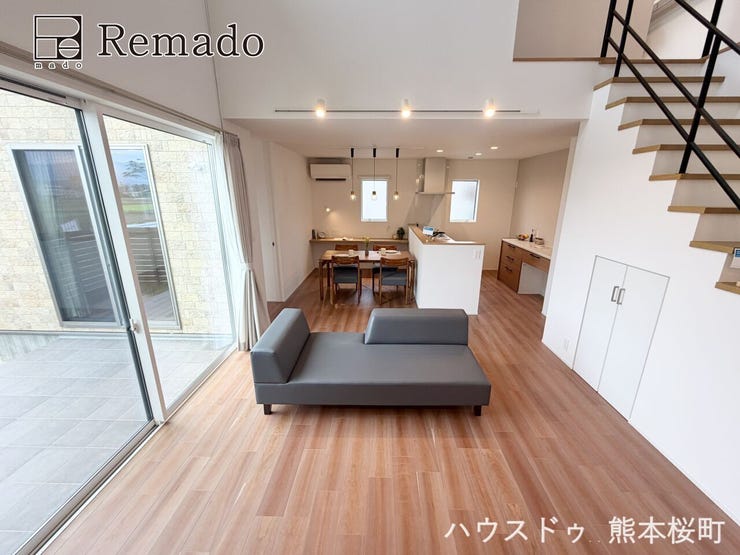 ■家族の笑顔が集う中心地■お気に入りの家具を迎え、窓からは心地の良い光が差し込みます。