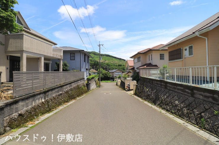 【前面道路】
南側前面道路、行き止まり道路で交通量少なめです