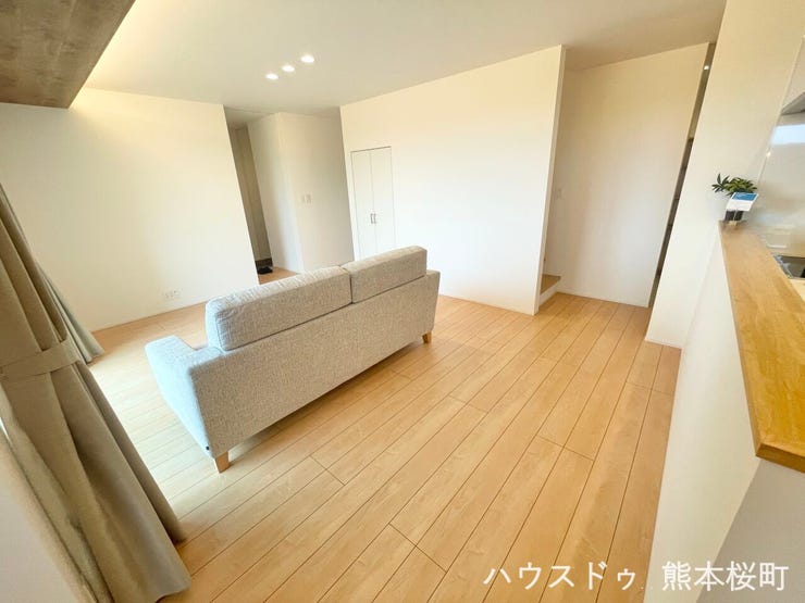 ■安らぎと笑顔の中心地■陽光が優しく降り注ぎ、会話が自然と弾む。ここでは、毎日が特別な時間へと変わります。
