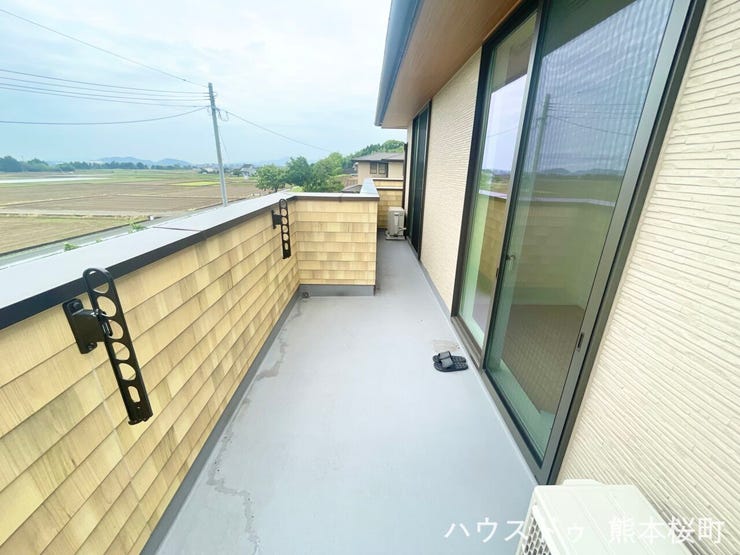■空の下の開放的な特等席■日光浴や読書、外の空気を感じながらリフレッシュ。暮らしを豊かにする、もう一つの心地よい空間です。