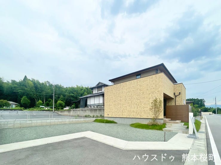 ■車と趣味の幅が広がる場所■単なる駐車スペースではない、洗車やタイヤ交換、DIYにも使える多目的な屋外スペースです。