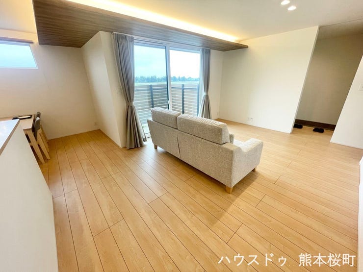 ■安らぎと笑顔の中心地■陽光が優しく降り注ぎ、会話が自然と弾む。ここでは、毎日が特別な時間へと変わります。