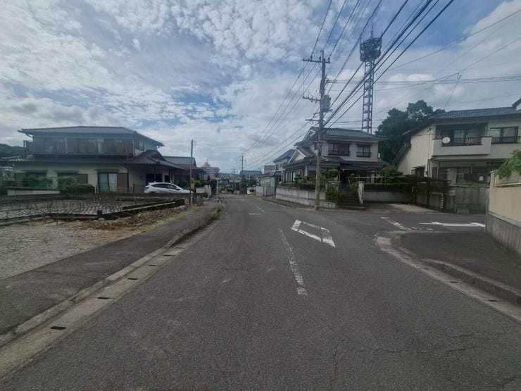前面道路です。
2026年6月建築中です。
8月完成予定。
※完成物件で内覧可能です◎